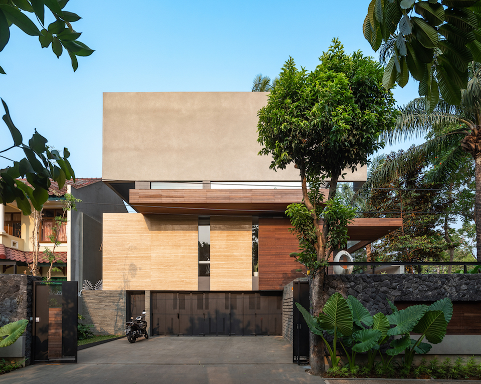 Atelier Riri designs modern Jakarta house with twin active and passive