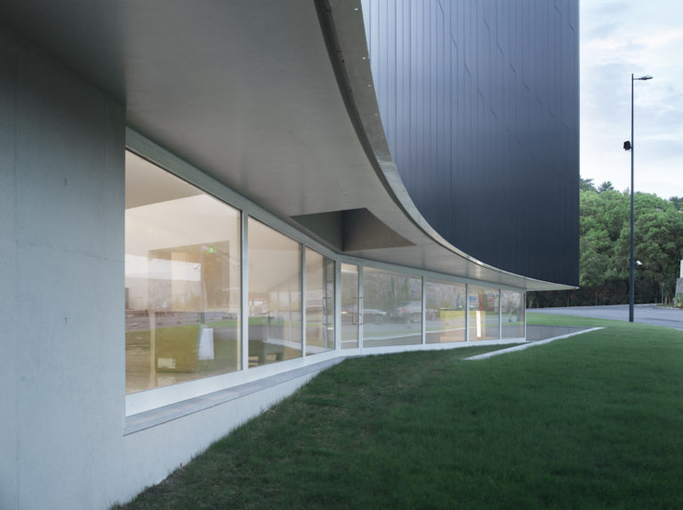 Álvaro Siza and Carlos Castanheira use light to expand